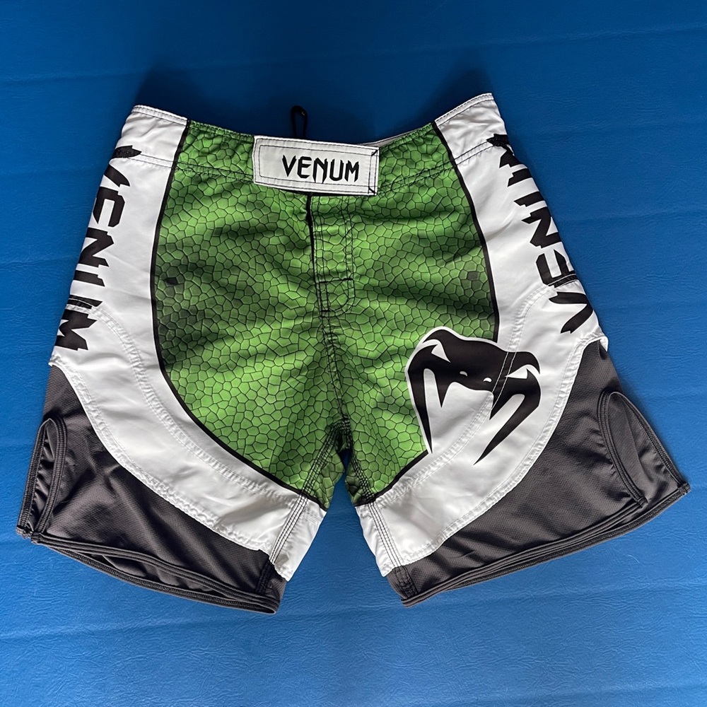 Venum Snake Scale Limited Edition Fight Shorts Medium – BJJ MMA No-Gi
